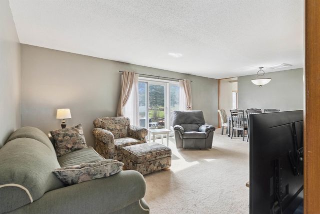 2610 McClain Drive, Cedar Falls, IA 50613