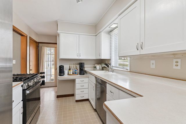 2610 McClain Drive, Cedar Falls, IA 50613