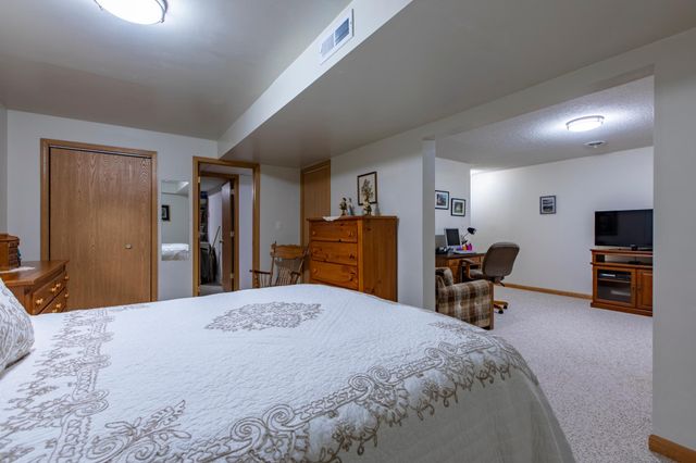 4422 Surrey Lane NW, Rochester, MN 55901