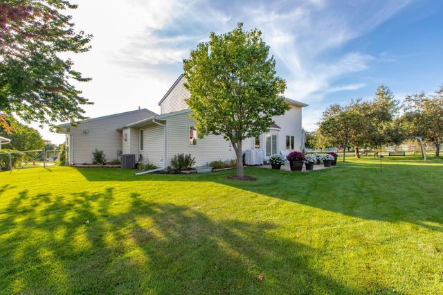 4422 Surrey Lane NW, Rochester, MN 55901