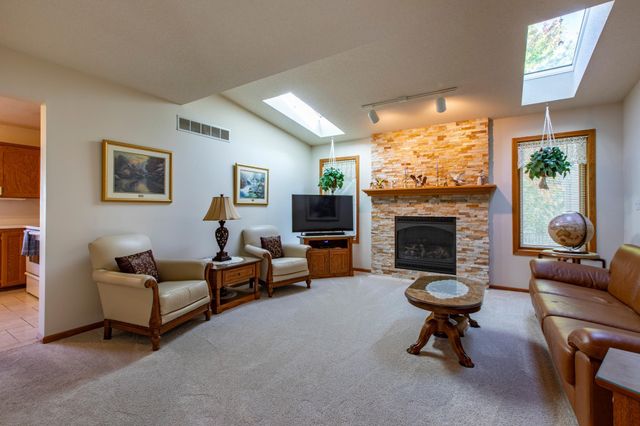 4422 Surrey Lane NW, Rochester, MN 55901