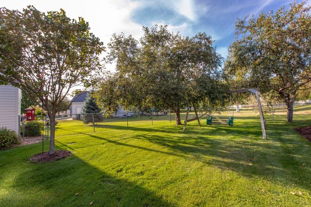 4422 Surrey Lane NW, Rochester, MN 55901