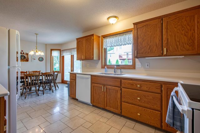 4422 Surrey Lane NW, Rochester, MN 55901