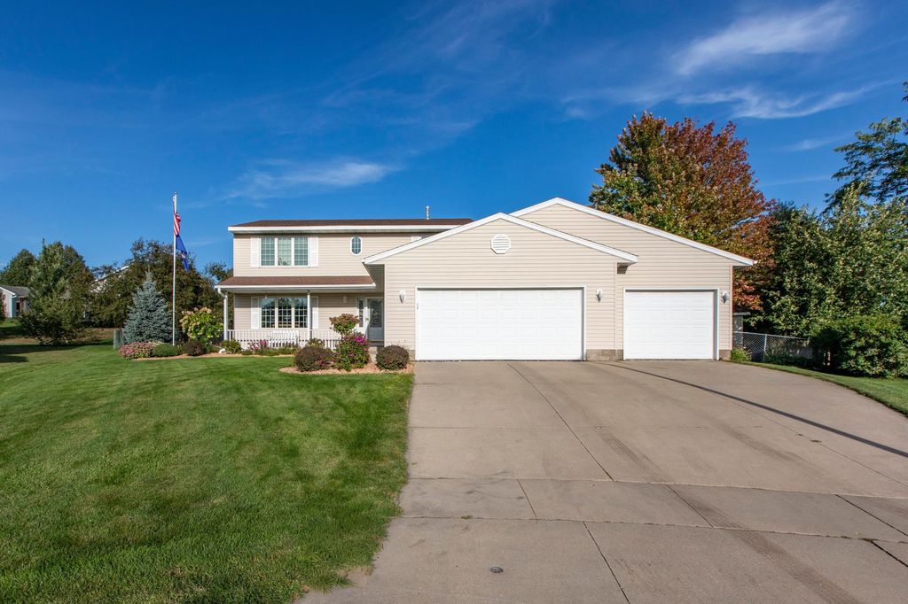 4422 Surrey Lane NW, Rochester, MN 55901