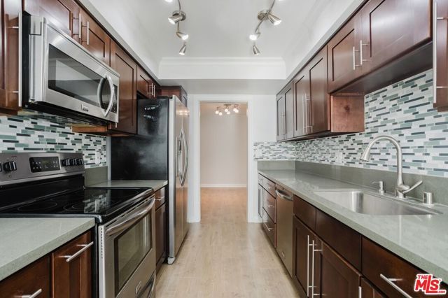 750 S Spaulding Avenue 214, Los Angeles, CA 90036
