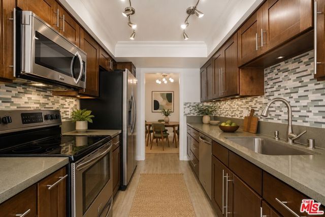 750 S Spaulding Avenue 214, Los Angeles, CA 90036