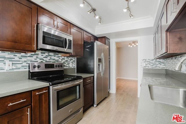 750 S Spaulding Avenue 214, Los Angeles, CA 90036