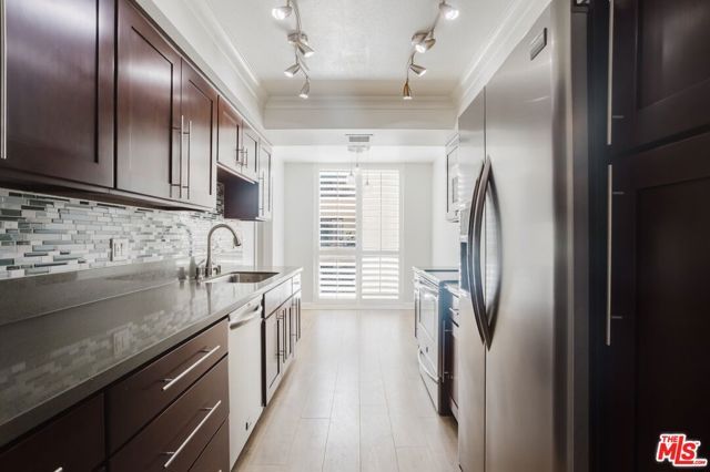 750 S Spaulding Avenue 214, Los Angeles, CA 90036