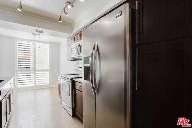 750 S Spaulding Avenue 214, Los Angeles, CA 90036