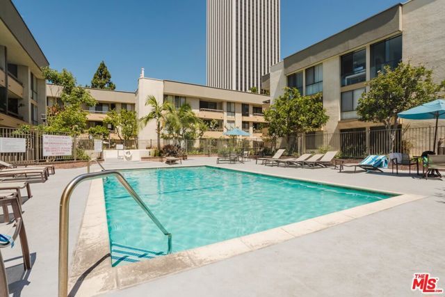 750 S Spaulding Avenue 214, Los Angeles, CA 90036