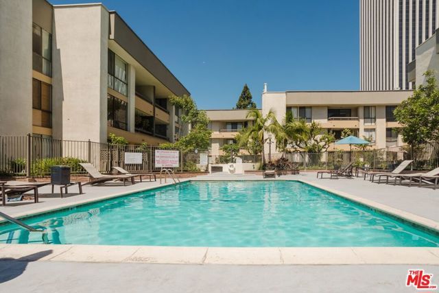 750 S Spaulding Avenue 214, Los Angeles, CA 90036