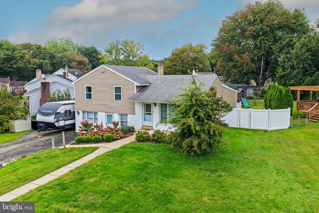 2232 E HELMS MNR, Upper Chichester, PA 19061