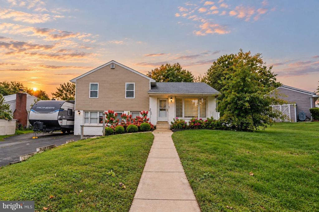 2232 E HELMS MNR, Upper Chichester, PA 19061
