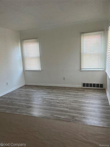 19469 Whitcomb Street, Detroit, MI 48235