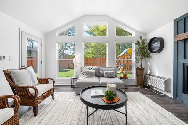 5937 Meadowsglen Drive, Dublin, OH 43017