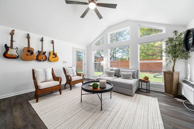 5937 Meadowsglen Drive, Dublin, OH 43017