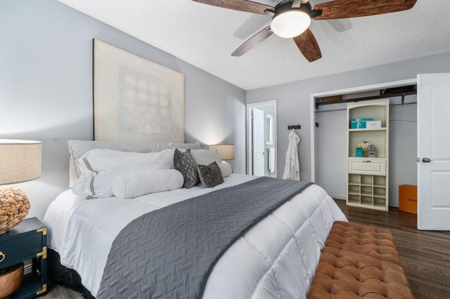 5937 Meadowsglen Drive, Dublin, OH 43017