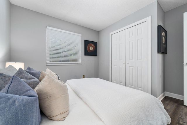 5937 Meadowsglen Drive, Dublin, OH 43017