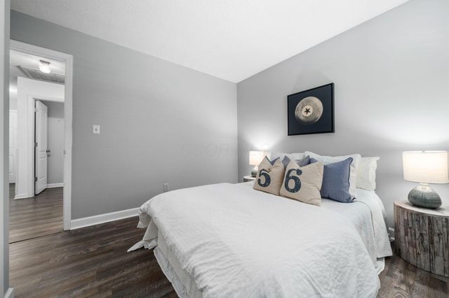 5937 Meadowsglen Drive, Dublin, OH 43017