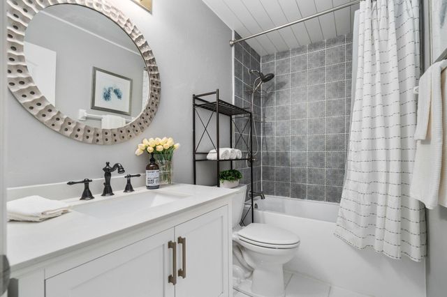 5937 Meadowsglen Drive, Dublin, OH 43017