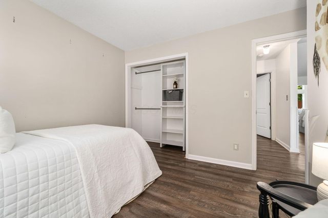 5937 Meadowsglen Drive, Dublin, OH 43017