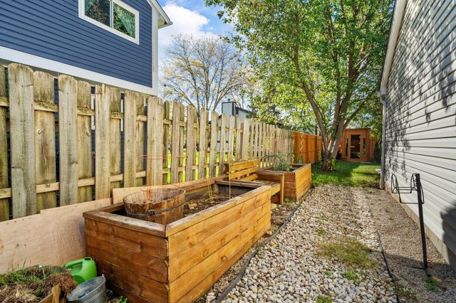 5937 Meadowsglen Drive, Dublin, OH 43017