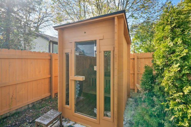 5937 Meadowsglen Drive, Dublin, OH 43017