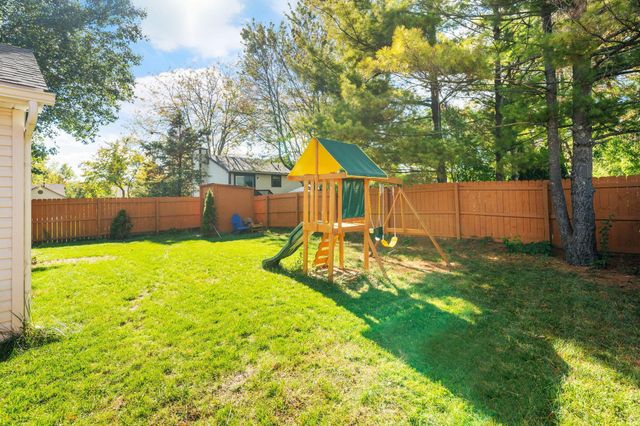 5937 Meadowsglen Drive, Dublin, OH 43017