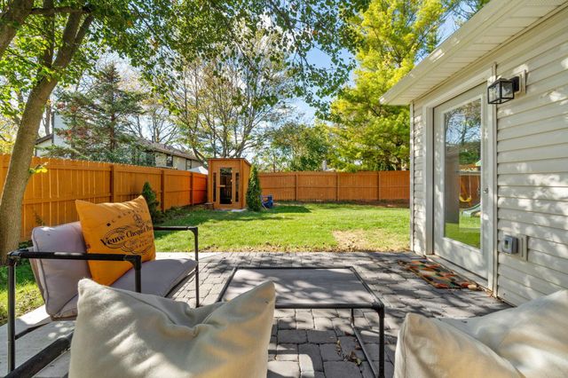 5937 Meadowsglen Drive, Dublin, OH 43017