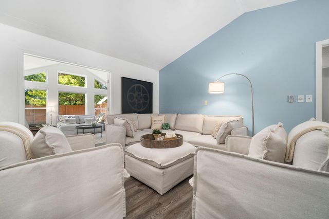 5937 Meadowsglen Drive, Dublin, OH 43017