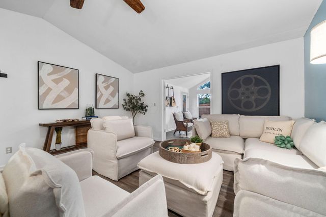 5937 Meadowsglen Drive, Dublin, OH 43017