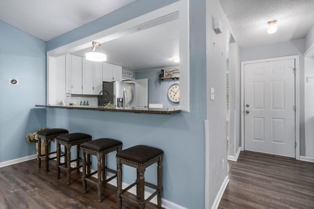 5937 Meadowsglen Drive, Dublin, OH 43017