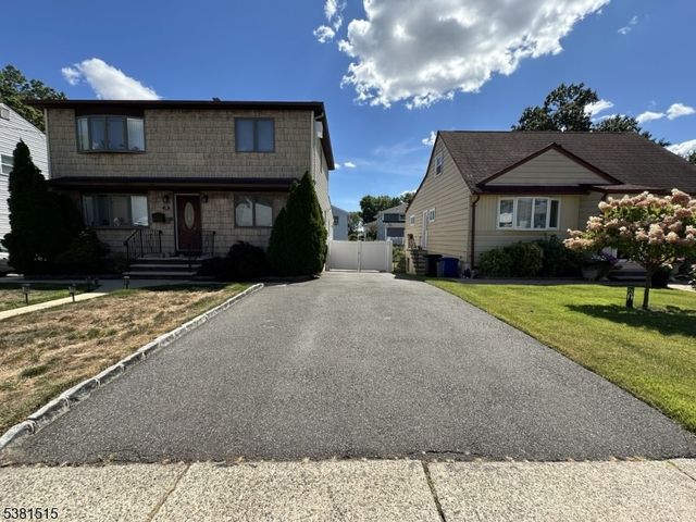236 Philip Ave, Elmwood Park Boro, NJ 07407