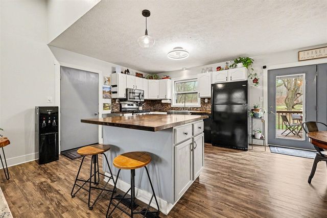 8366 Cottonwood Avenue, Howard City, MI 49329