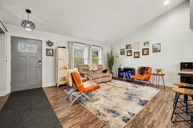 8366 Cottonwood Avenue, Howard City, MI 49329