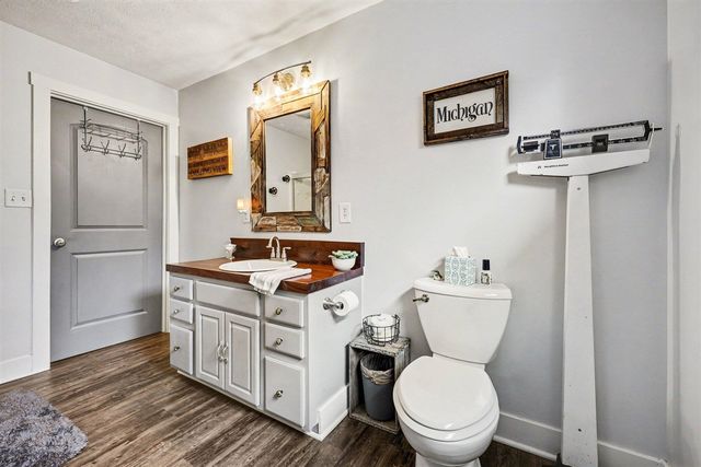 8366 Cottonwood Avenue, Howard City, MI 49329