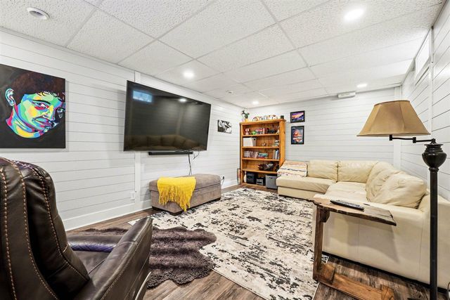 8366 Cottonwood Avenue, Howard City, MI 49329