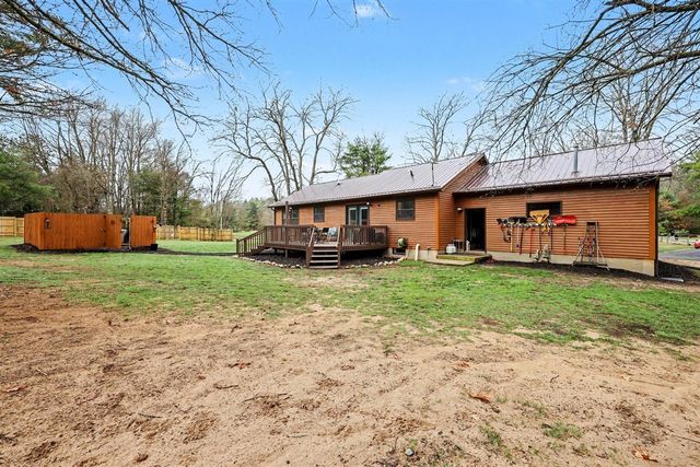 8366 Cottonwood Avenue, Howard City, MI 49329
