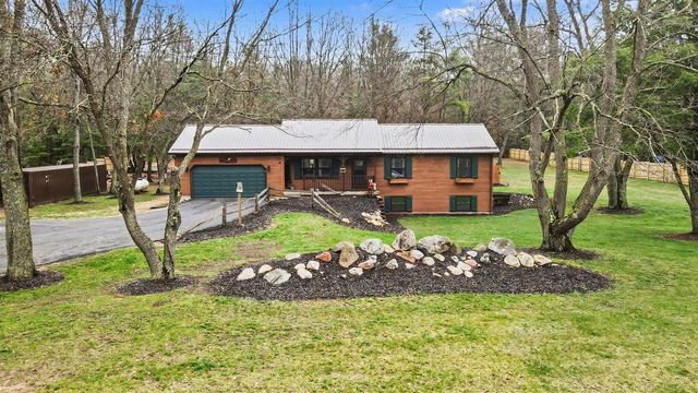 8366 Cottonwood Avenue, Howard City, MI 49329