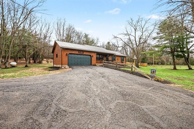 8366 Cottonwood Avenue, Howard City, MI 49329