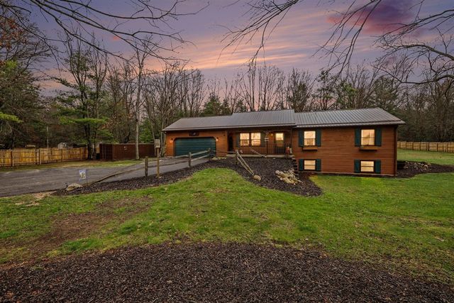 8366 Cottonwood Avenue, Howard City, MI 49329