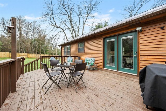 8366 Cottonwood Avenue, Howard City, MI 49329
