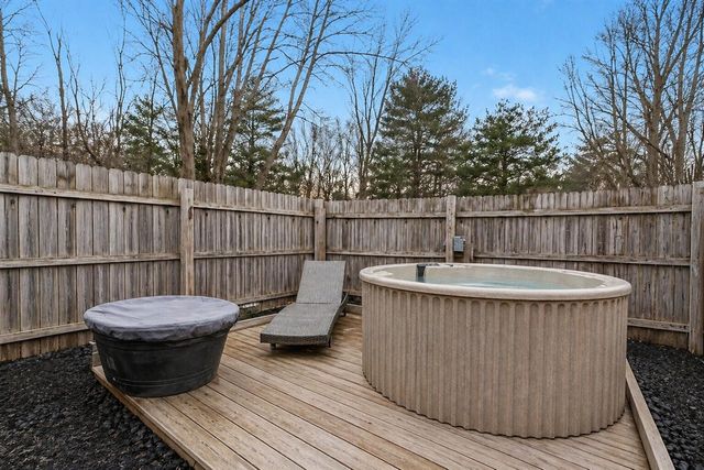 8366 Cottonwood Avenue, Howard City, MI 49329