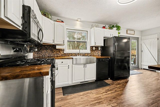 8366 Cottonwood Avenue, Howard City, MI 49329