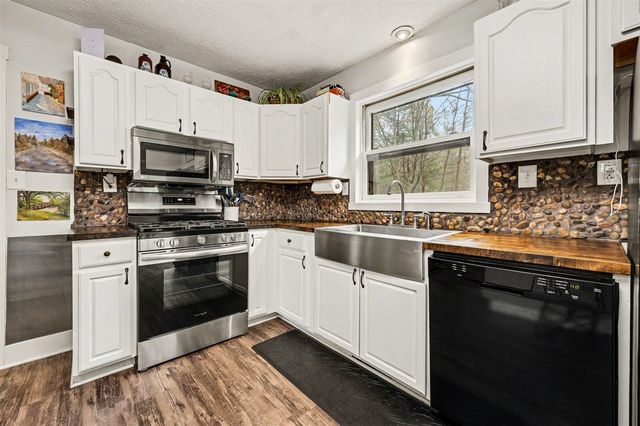 8366 Cottonwood Avenue, Howard City, MI 49329