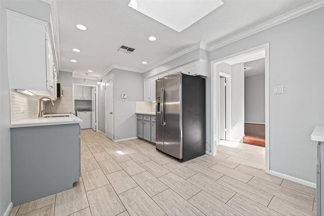 5218 Palmetto Street, Bellaire, TX 77401