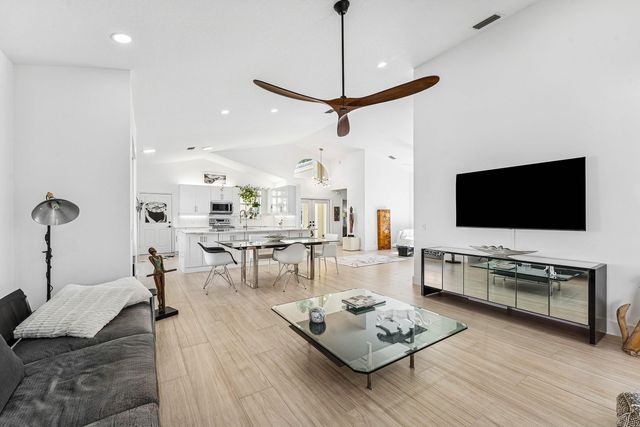 13853 Palm Grove Place, Palm Beach Gardens, FL 33418