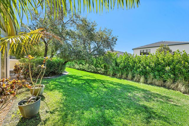 13853 Palm Grove Place, Palm Beach Gardens, FL 33418