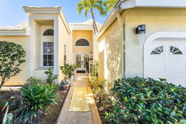 13853 Palm Grove Place, Palm Beach Gardens, FL 33418