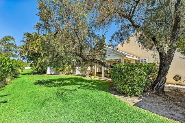 13853 Palm Grove Place, Palm Beach Gardens, FL 33418